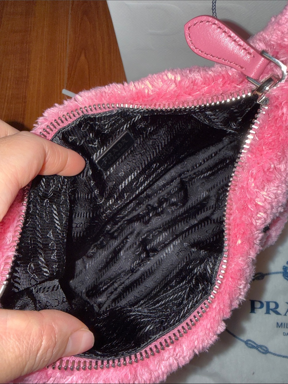 Authentic Prada Re-Edition 2000 Terry Mini Pink Shearling Logo Bag - Picture 4 of 6